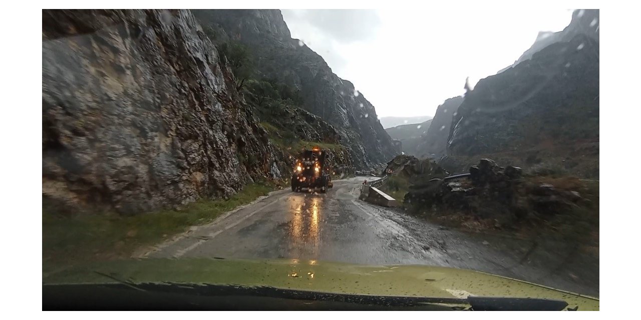 Kemaliye’de sağanak ve dolu yağışı etkili oldu