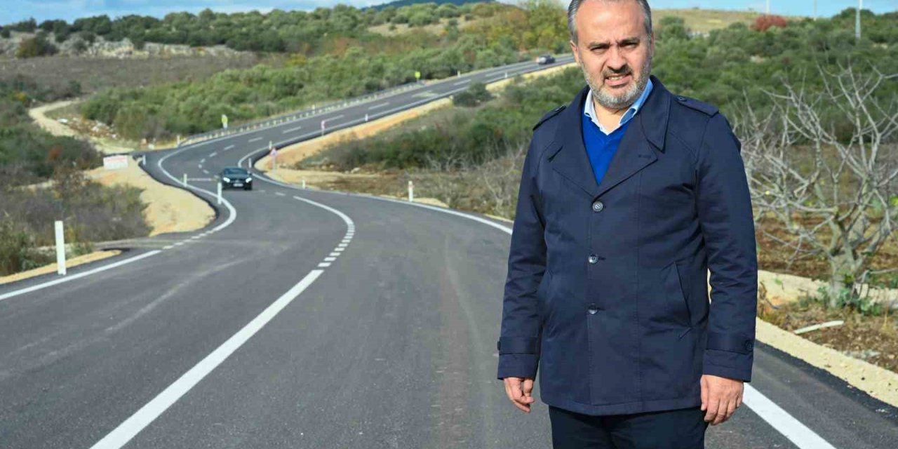 Bursa İnegöl’de 5 caddeye 6 bin 900 metre asfalt yapıldı