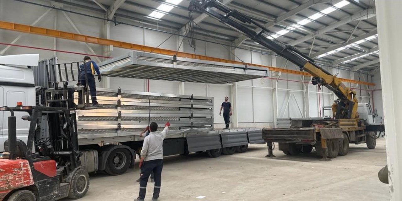 Konteynerler deprem bölgesine gönderildi