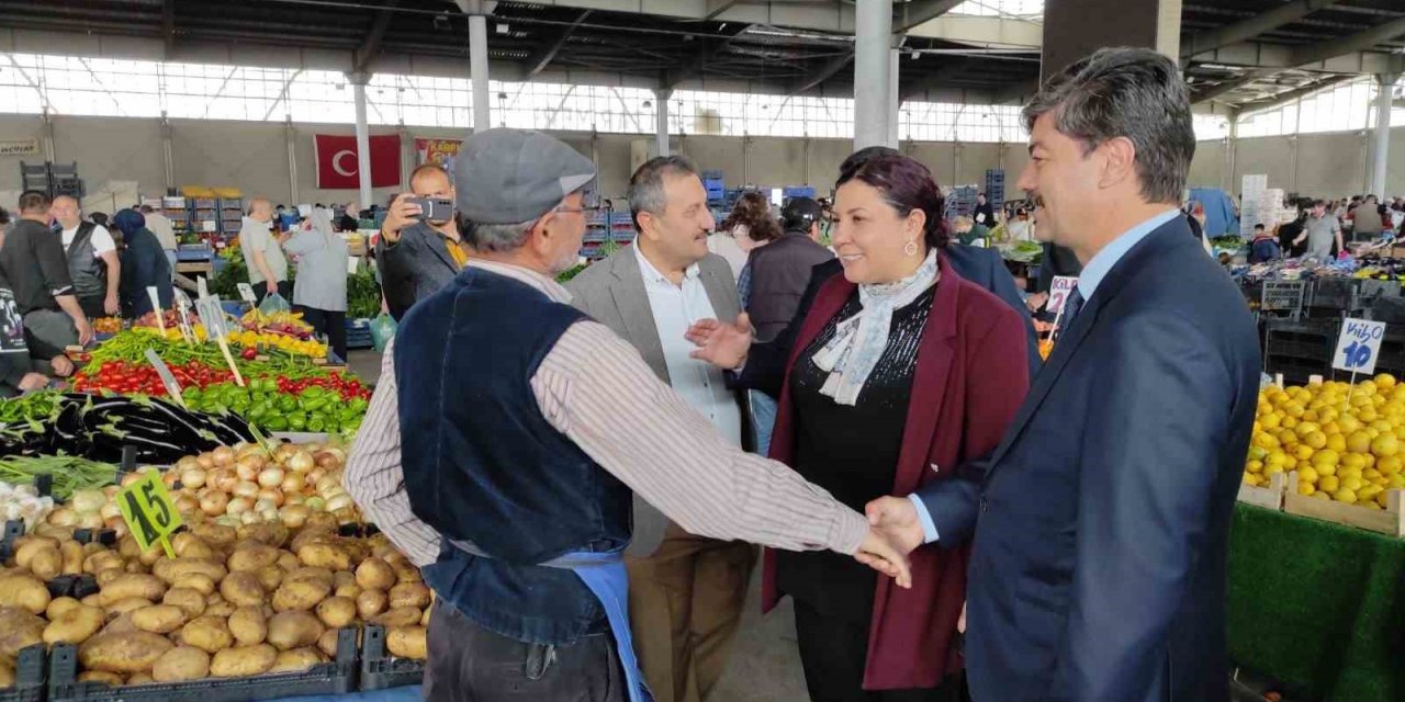 Cumhur İttifakı Kırşehir’de esnaf gezdi