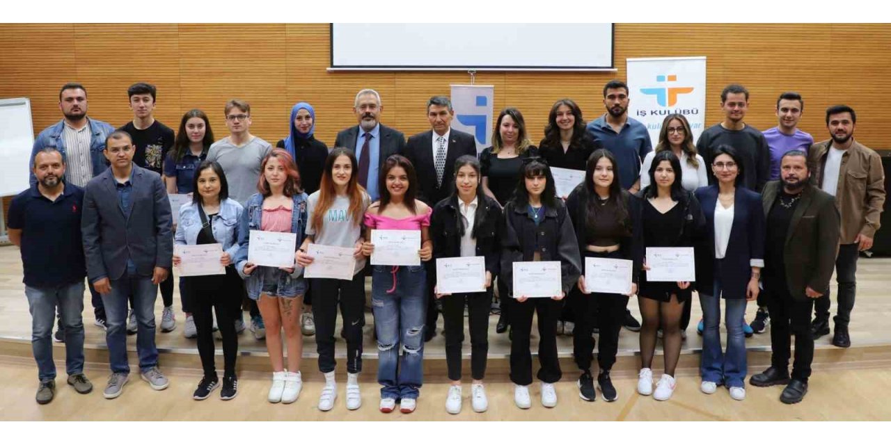 NEVÜ’lü öğrenciler İş Kulübü Eğitimi’ne katıldı