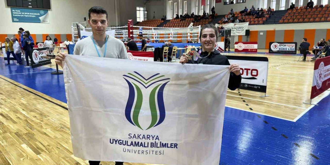 SUBÜ öğrencileri boksta iki madalya kazandı
