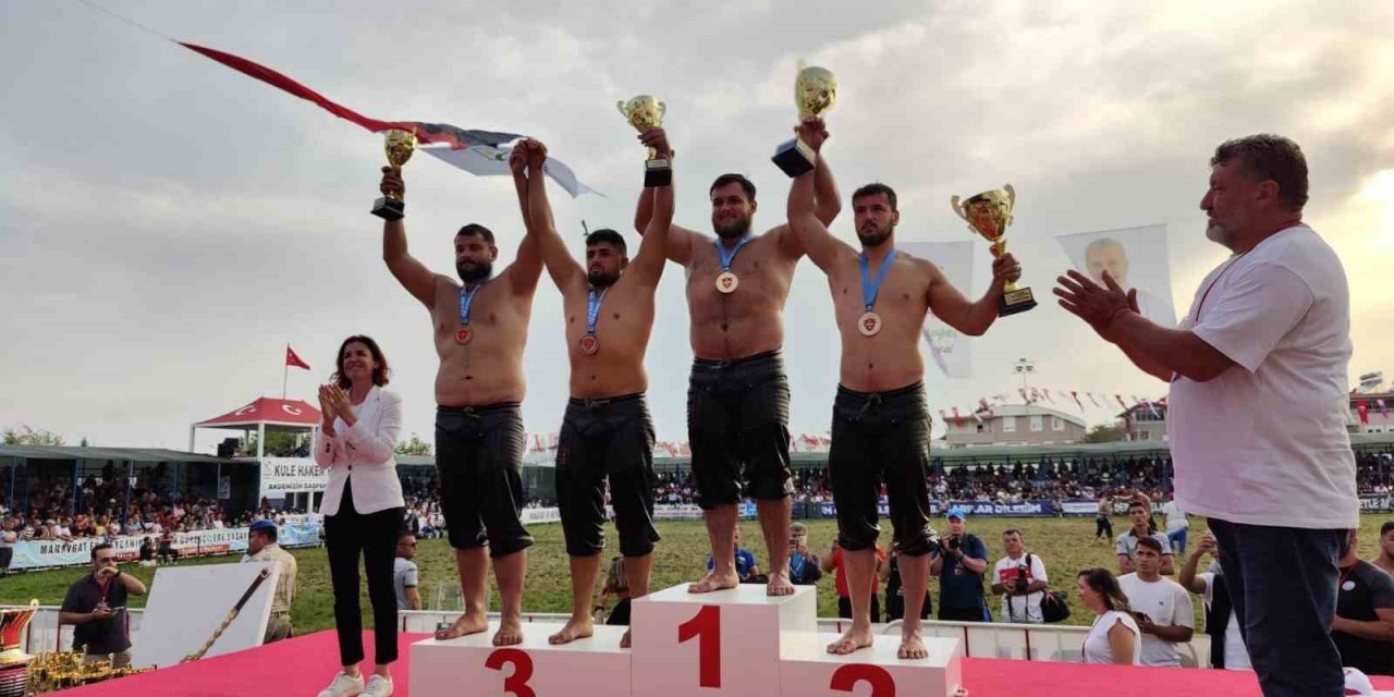 Gölcük Belediyesi pehlivanı Manavgat’ta şampiyon oldu