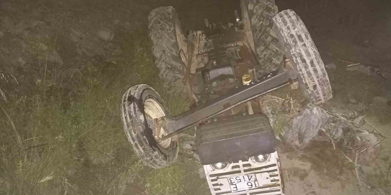 Devrilen traktörün altında kalan sürücü hayatını kaybetti