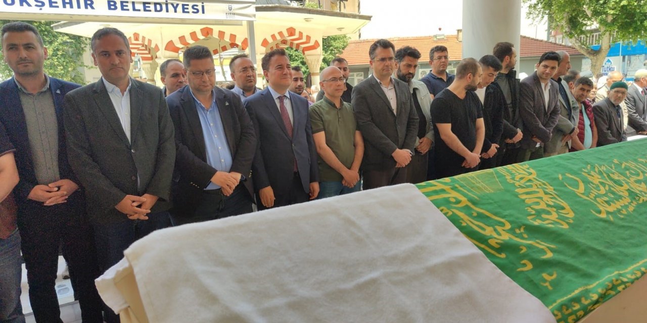 Ali Babacan, danışmanının babasının cenazesi için Bursa’ya geldi
