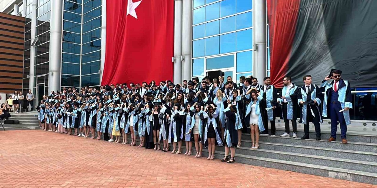 ADÜ Veterinerlik Fakültesi’nde mezuniyet sevinci