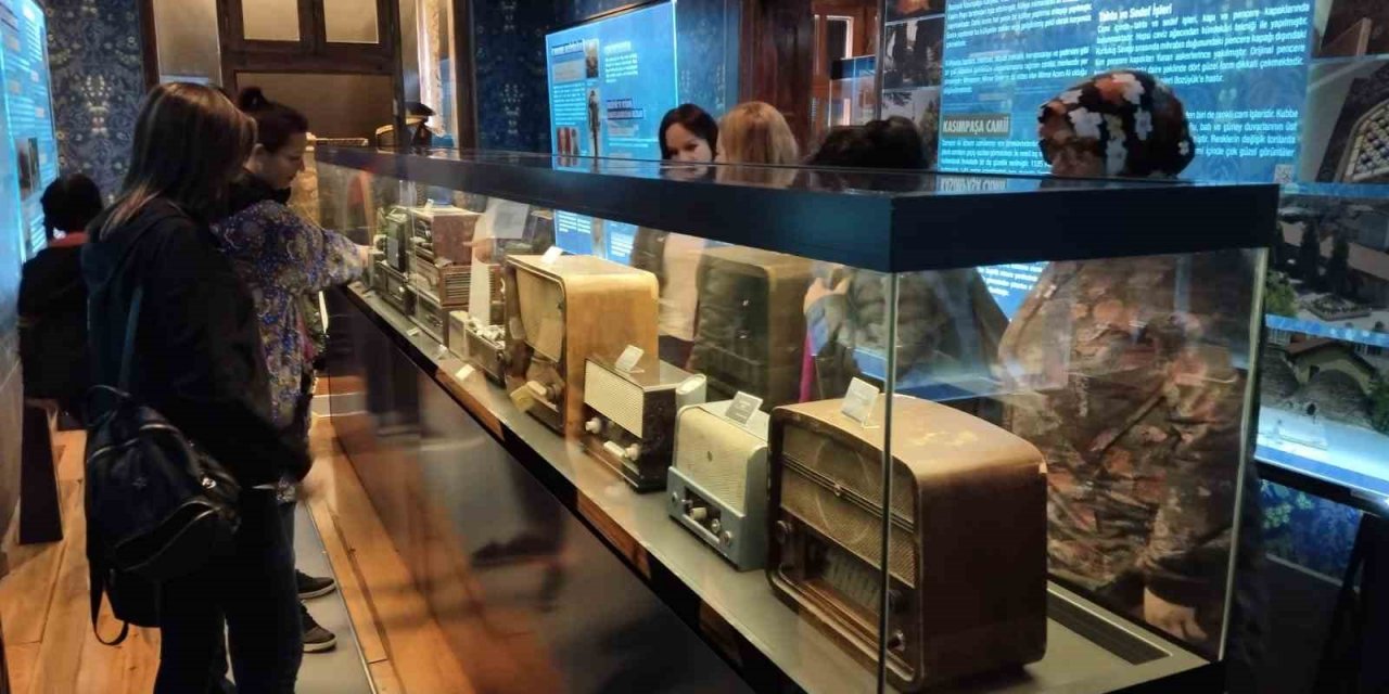 Bozüyük’te “Dünden Bugüne Sesten Kalbe” Radyo Sergisi