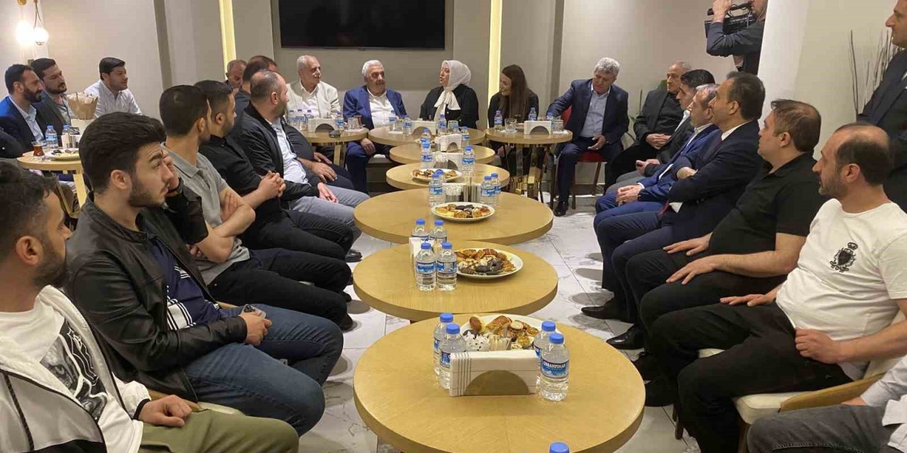 İstanbul’da Doğu ve Güneydoğu kanaat önderlerinden Erdoğan’a destek