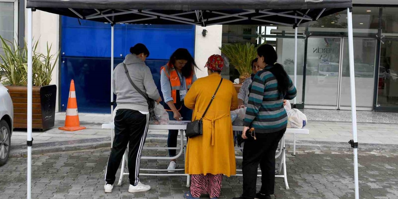 Kuşadası Belediyesi’nden çocuklara 16 bin 500 litre süt desteği
