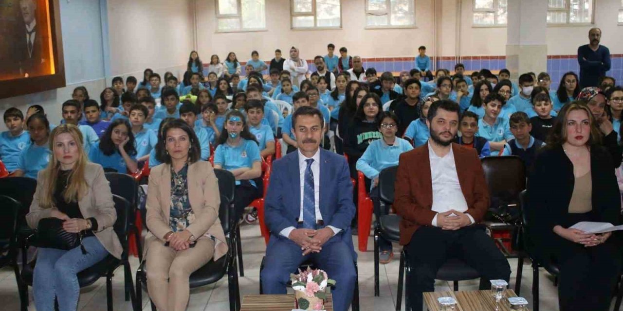 Âşık Veysel, türküleriyle anıldı