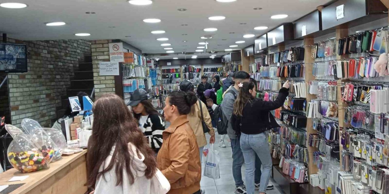 Vatandaşların cep telefon ekranlarını korumasında yeni favorisi bu camlar