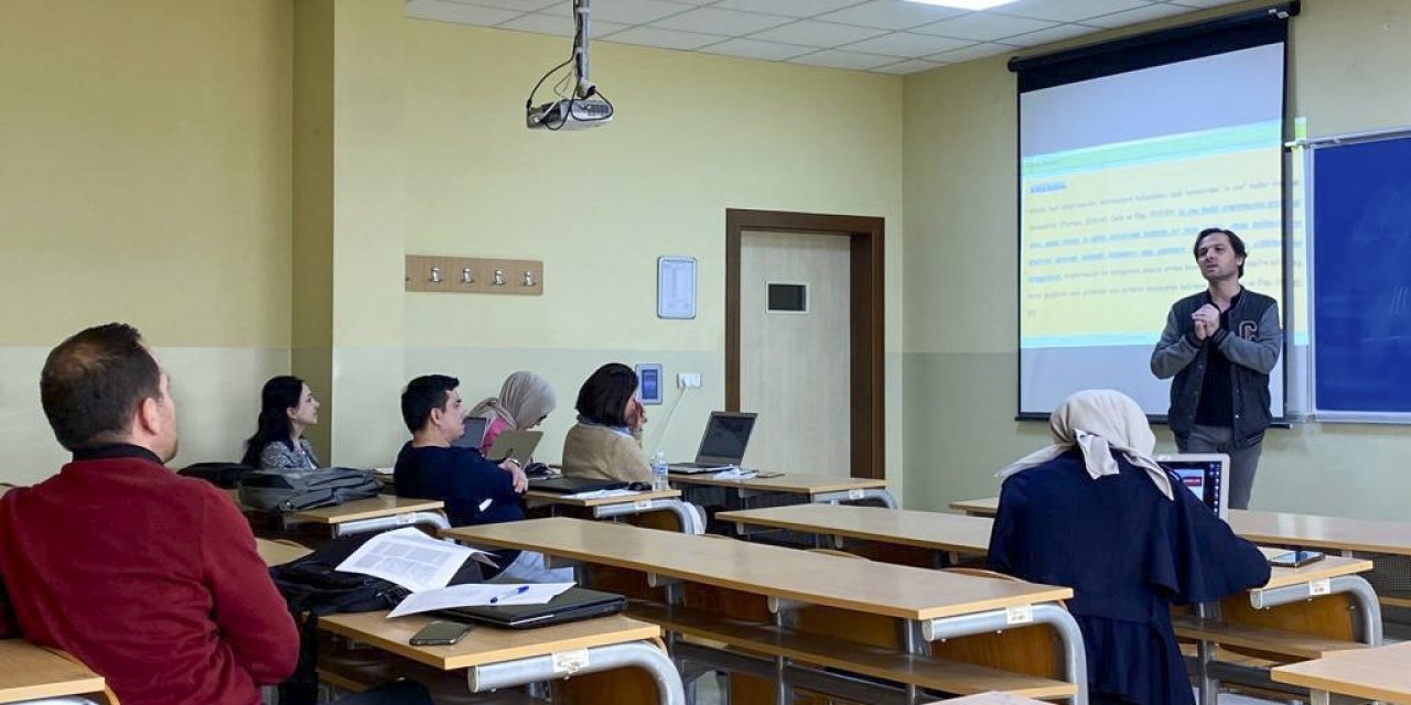 Eğitimlere akademisyenler karar veriyor