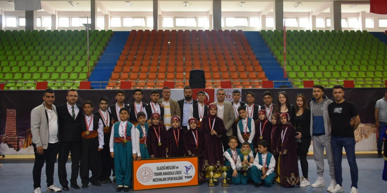 Halk oyunları yarışmaları sona erdi