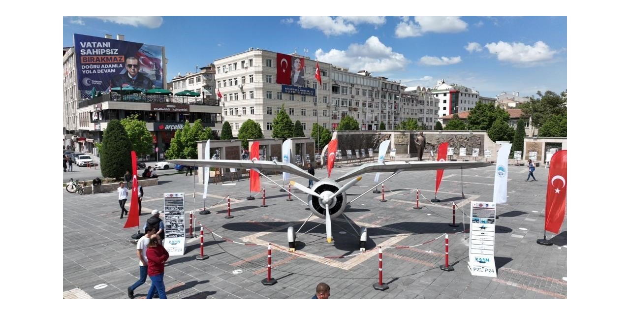 Kayseri’nin ilk uçağını sergileyen Büyükşehir, vatandaşları duygulandırdı