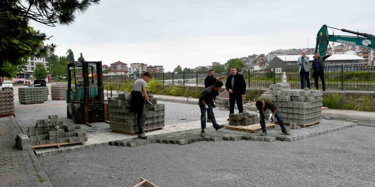 Alaplı’da kilit parke çalışmaları başladı