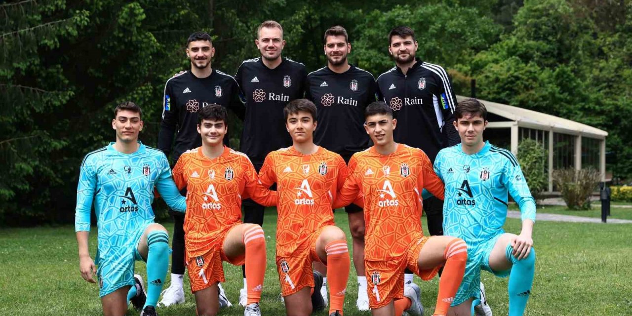 Beşiktaş’ta genç kaleciler, A takım eldivenleri ile buluştu