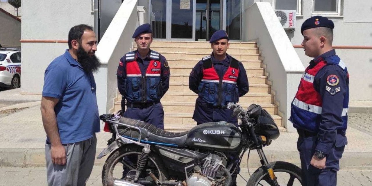 Çalınan motosiklet bulunarak sahibine teslim edildi