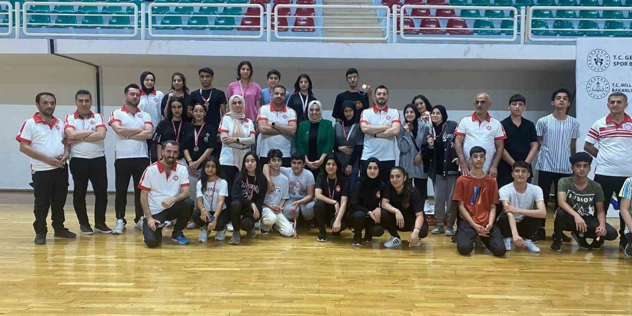 Diyarbakır gençleri Curling’te buluştu