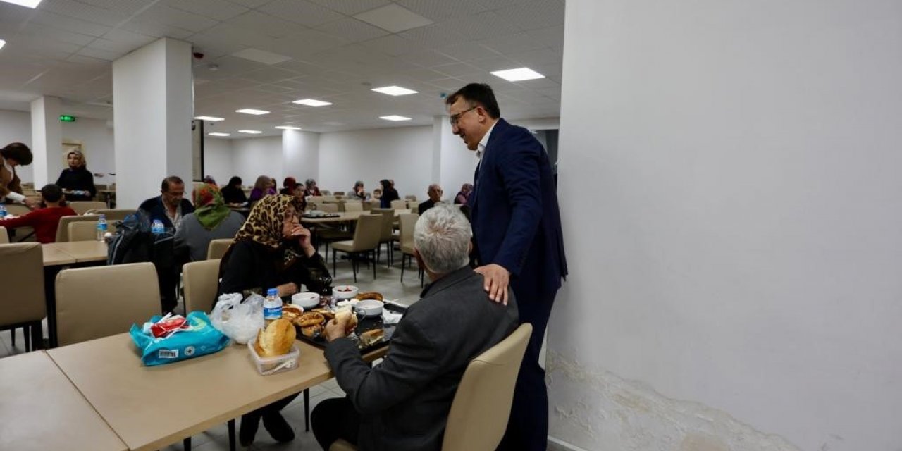 Başkan Savran depremzedelerle bir araya geldi