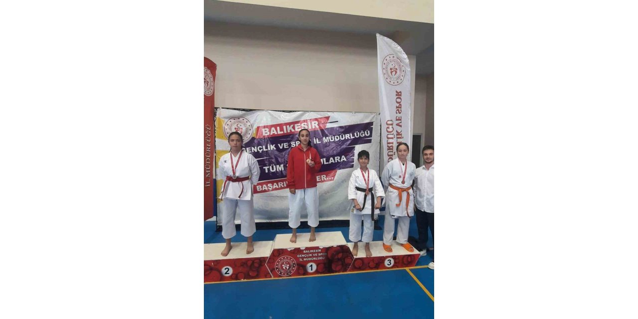 Edremitli karateciler göz doldurdu