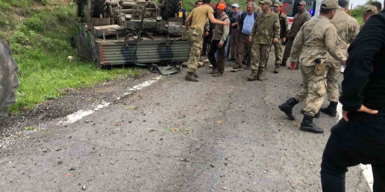 Ardahan’da askeri araç devrildi: 4 yaralı