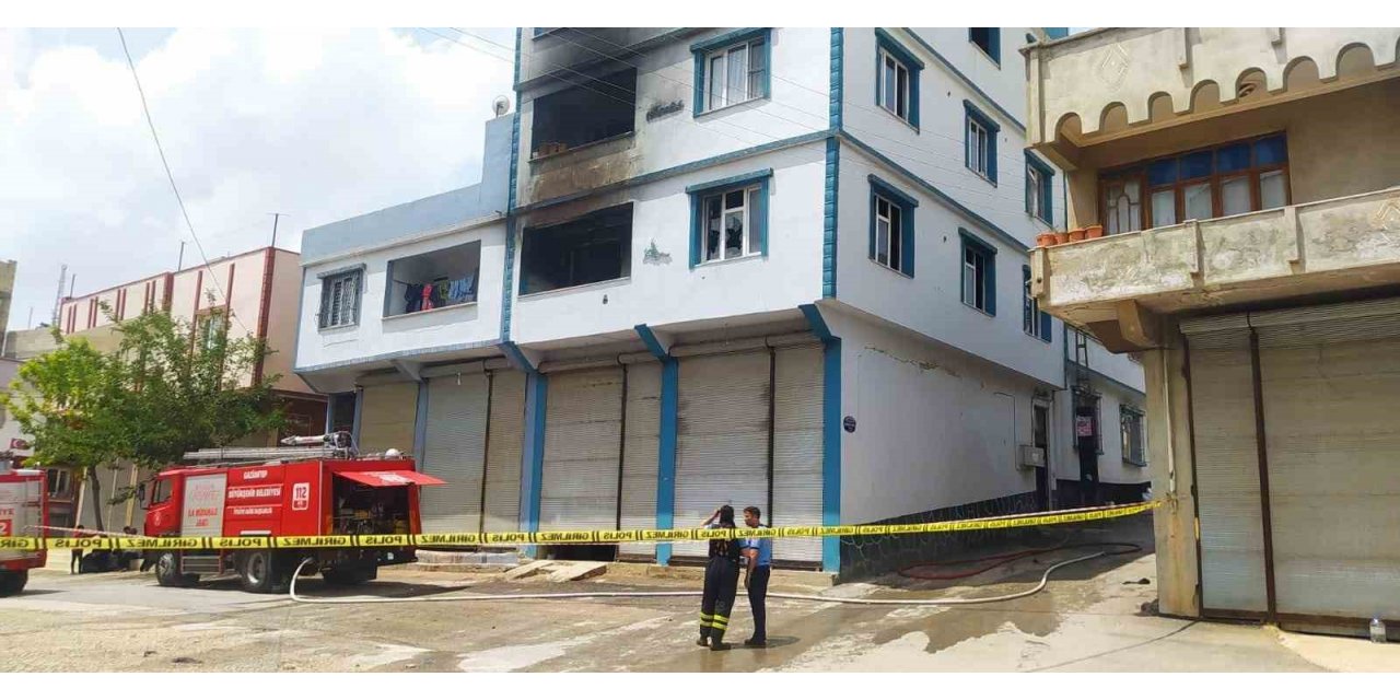 Elektrikten yangın çıktı, 14 kişi hastaneye kaldırıldı