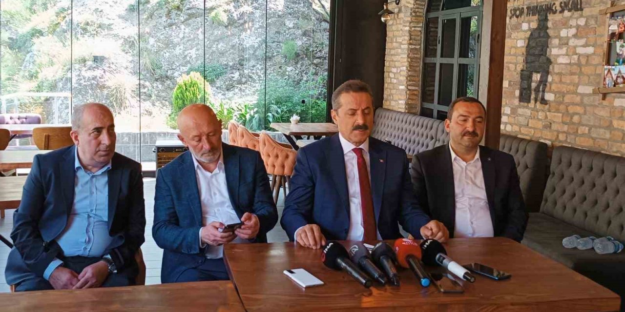 Faruk Çelik’ten Artvin Belediyesi’ne mobbing göndermesi