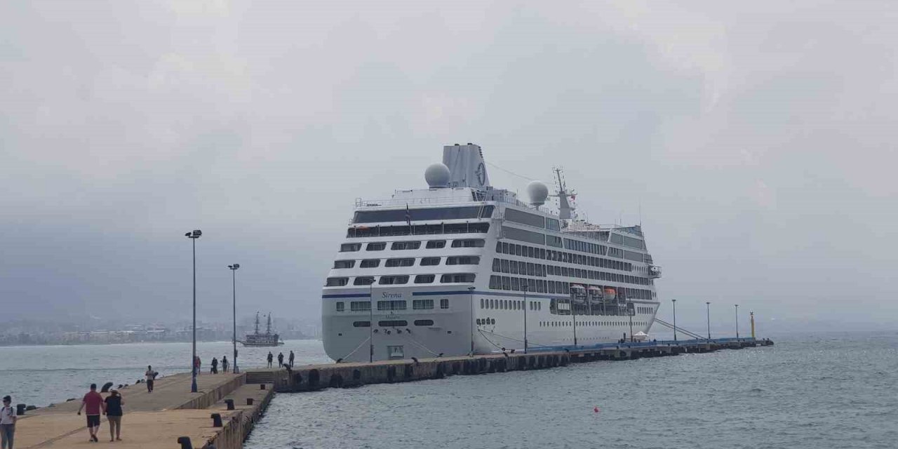 Çoğu Amerikan vatandaşı 641 yolcunun bulunduğu lüks kruvaziyer Alanya’da