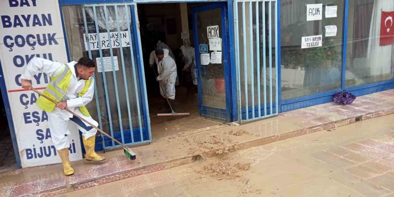 Başkent’te sel sonrası dükkanlar kullanılamaz hale geldi