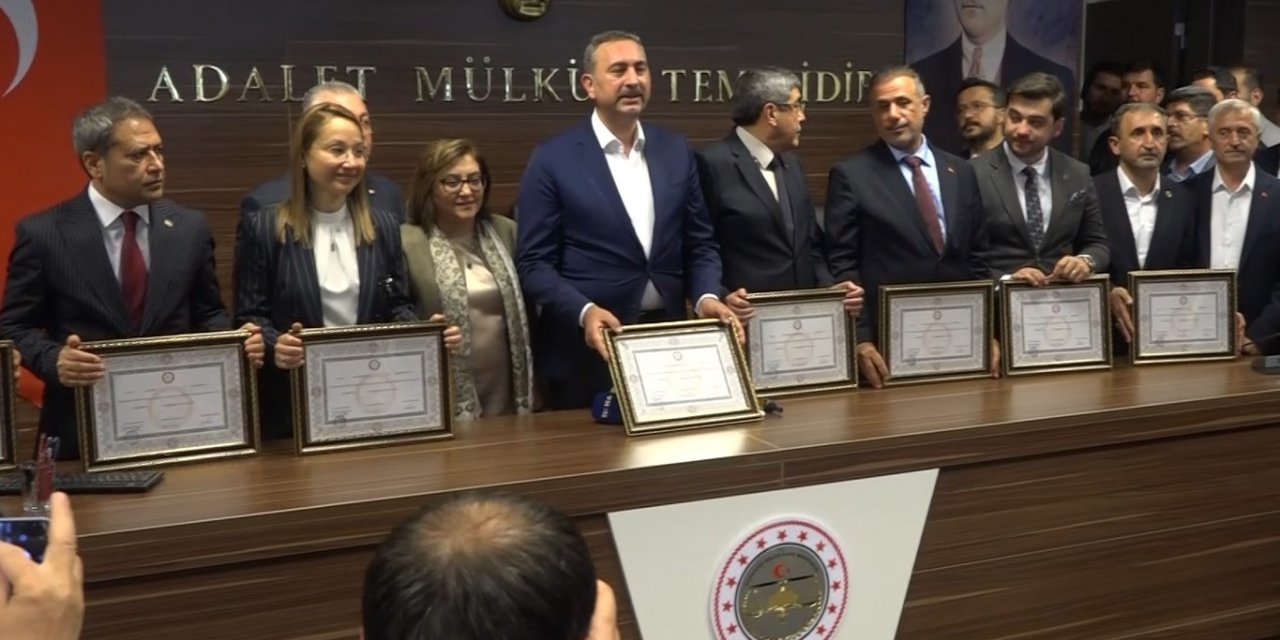 AK Parti Gaziantep milletvekilleri mazbatalarını aldı