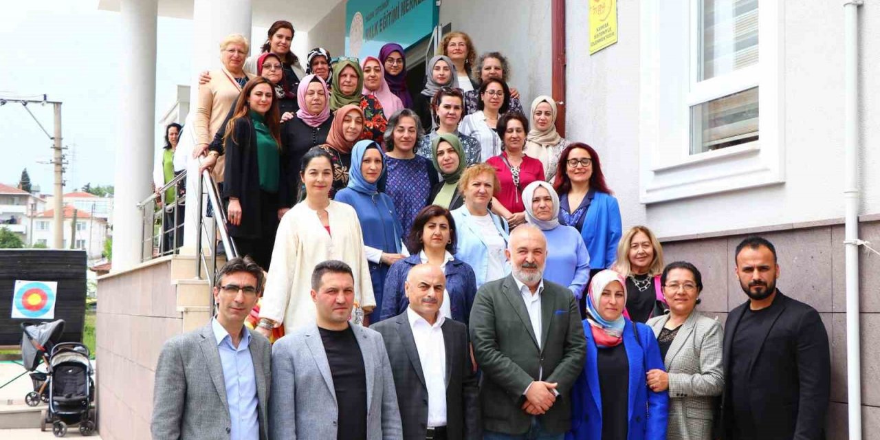 Silpagar, Çiftlikköy Halk Eğitim Merkezi sergisini inceledi