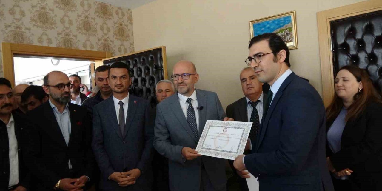 Burdur Milletvekilleri mazbatalarını aldı