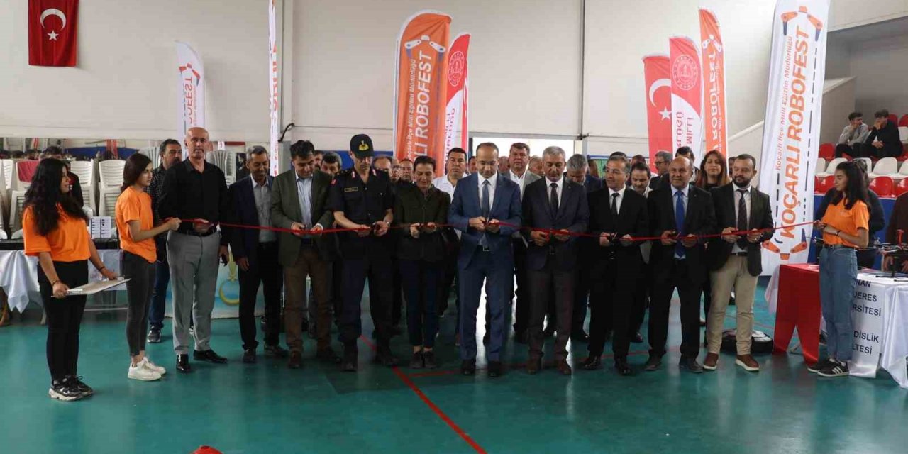 Koçarlı Robofest Yarışması renkli görüntülere sahne oluyor