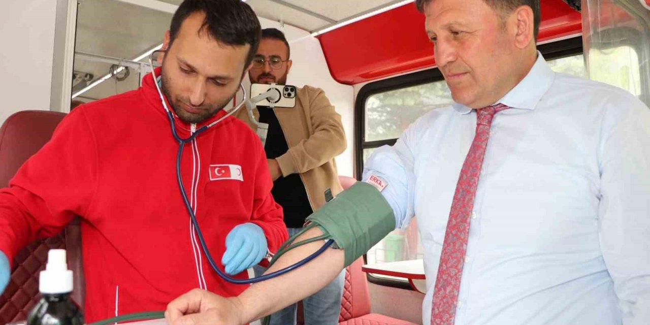 Depremzede vatandaşlardan kan bağışına yoğun ilgi