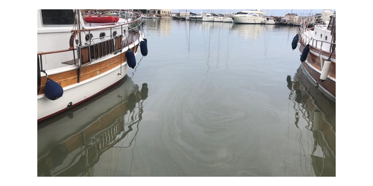Datça’da sağanak yağmur, denizin rengini değiştirdi