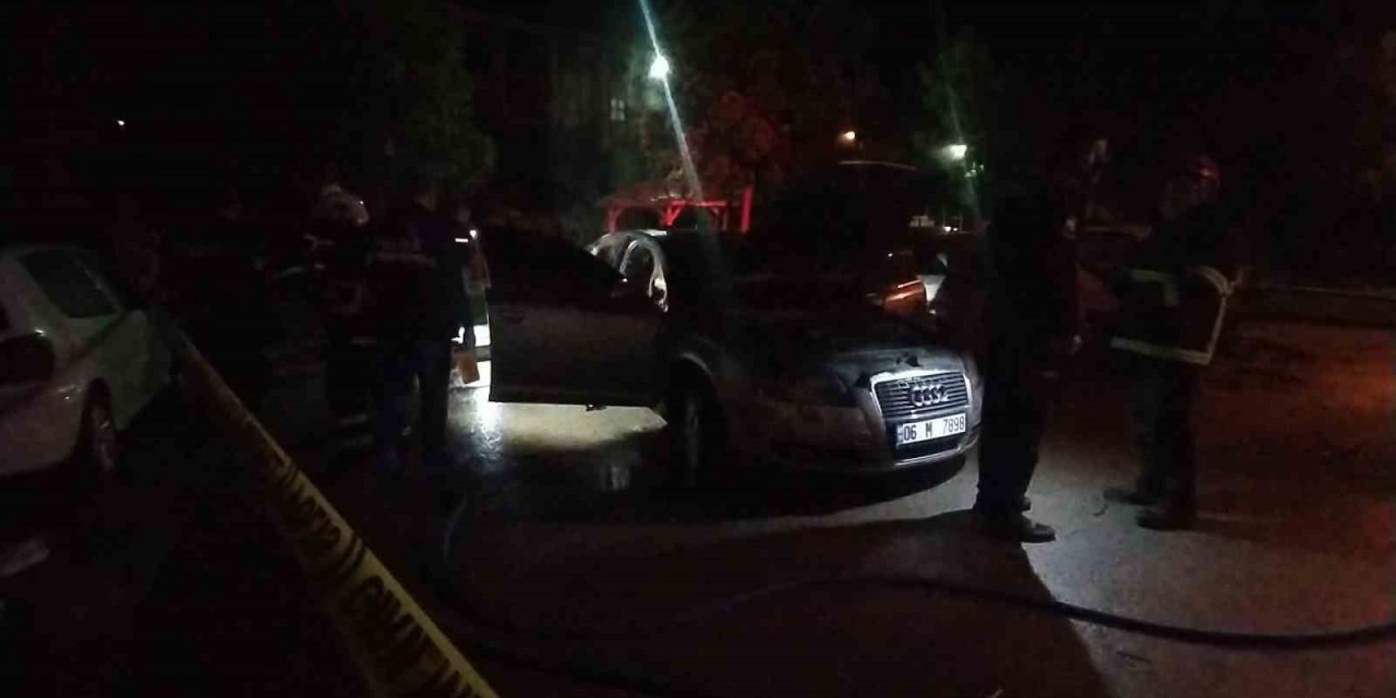 Park halindeki otomobil kundaklandı