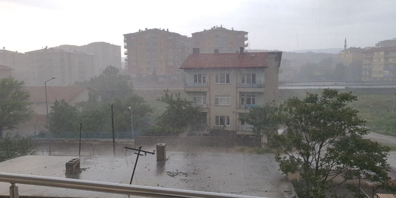 Çorum’da sağanak yağış  hayatı olumsuz etkiledi