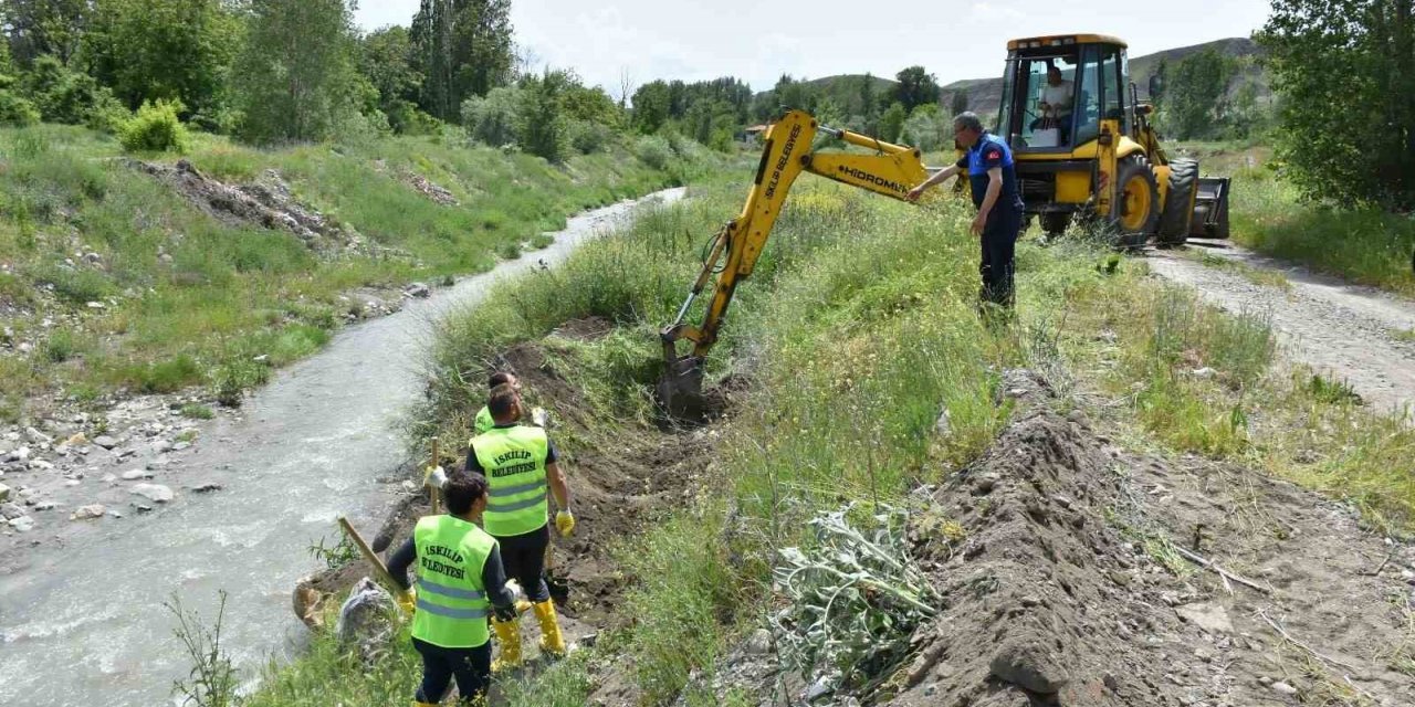 Sağanak yağışta zarar gören sulama bentlerinde çalışma
