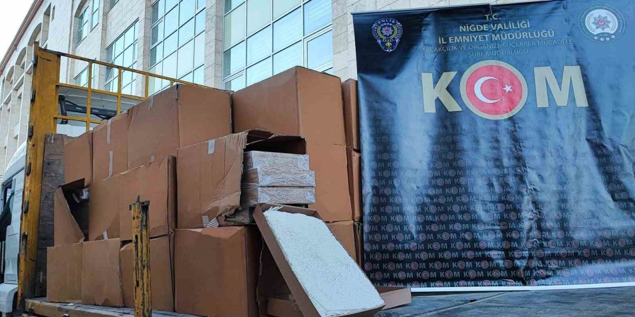 Polis, 2 milyon makaron ele geçirdi