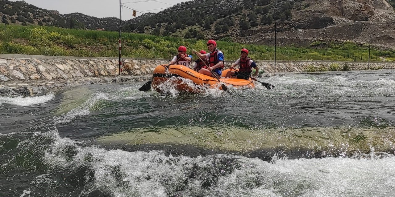 Yozgat’ta Okul Sporları Rafting Türkiye Şampiyonası müsabakaları başladı