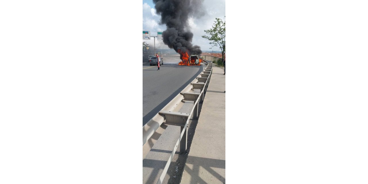 Beykoz’da hafif ticari araç alev alev yandı