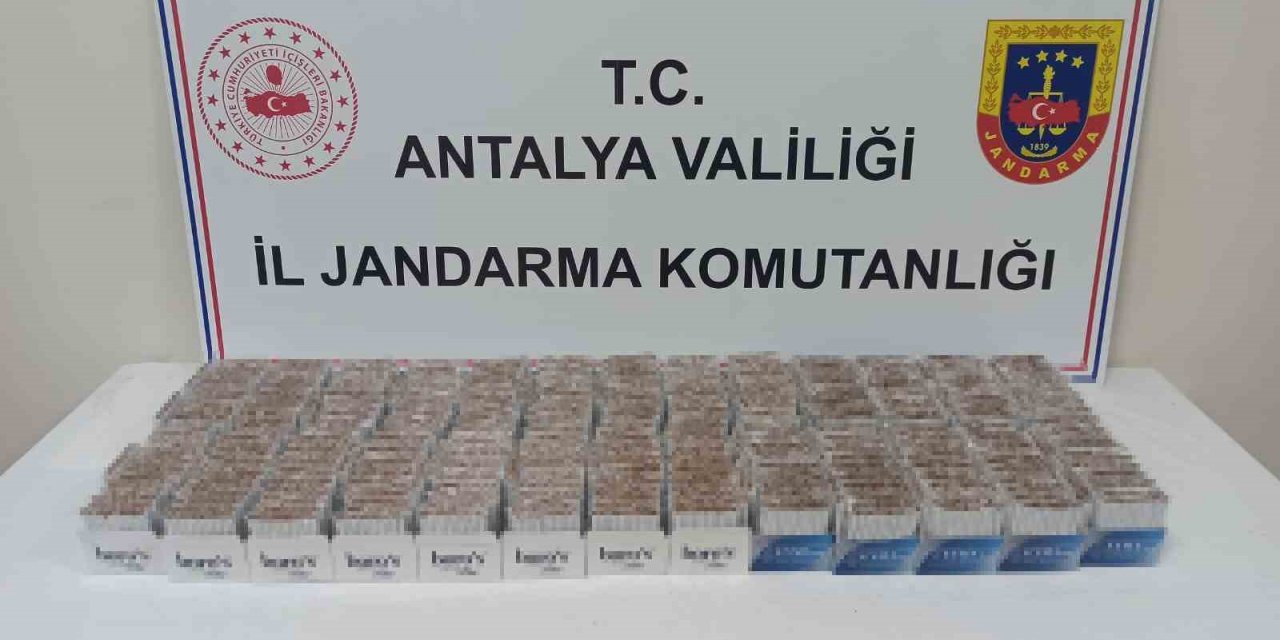 Kemer’de içi tütün dolu 7 bin 900 adet makaron ele geçirildi