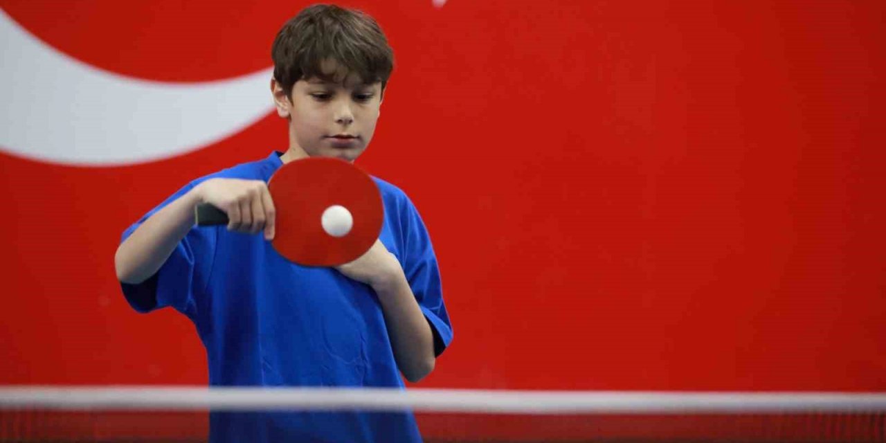 Özel sporcuların masa tenisi turnuvası