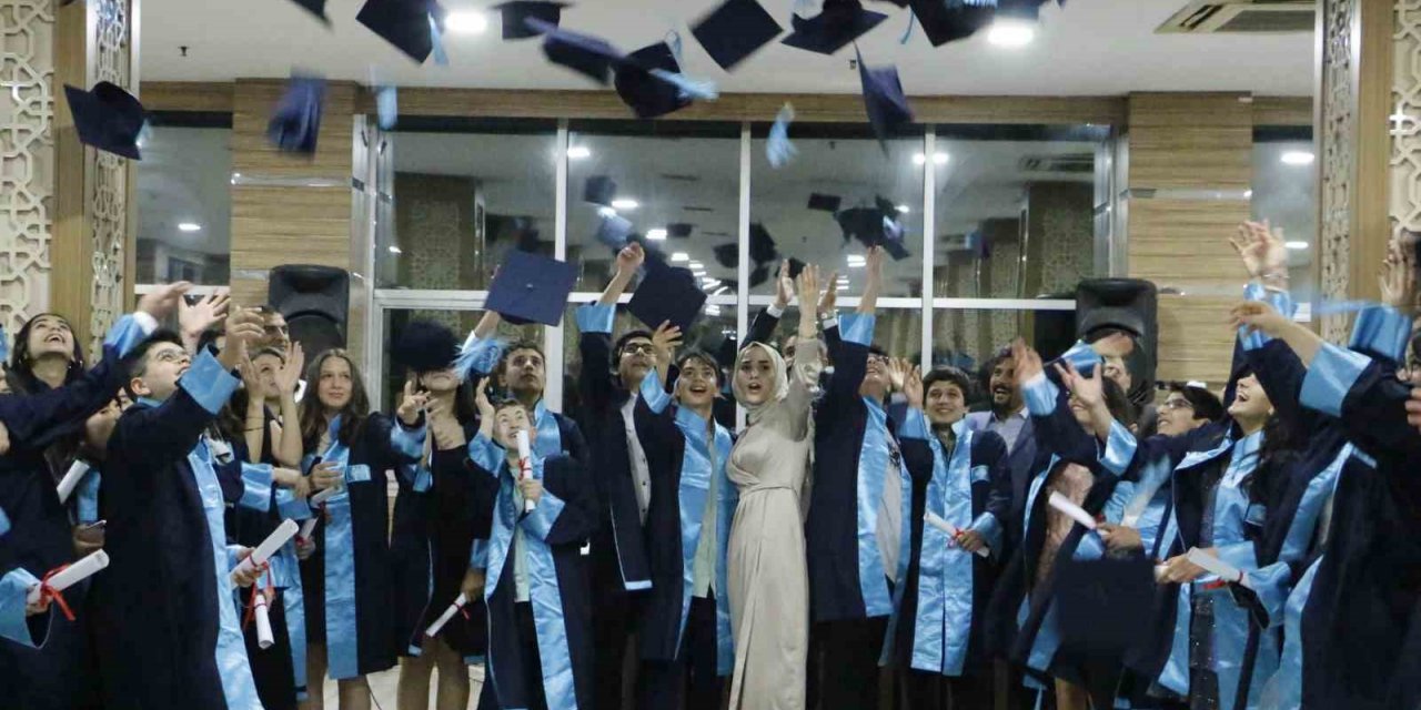 Diyarbakır Radikal Okulları’nda coşkulu mezuniyet