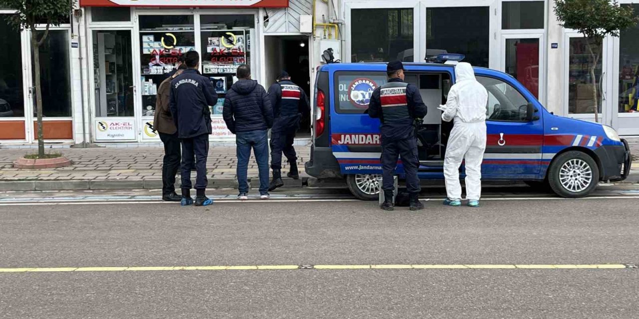 Görüştüğü evli kadının evinde bıçaklanarak öldürüldü