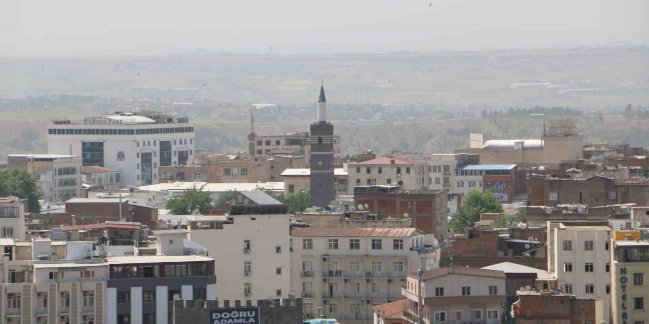 Prof. Dr. Şenyiğit’ten tozlu hava uyarısı: "Maskesiz dışarı çıkmayın"