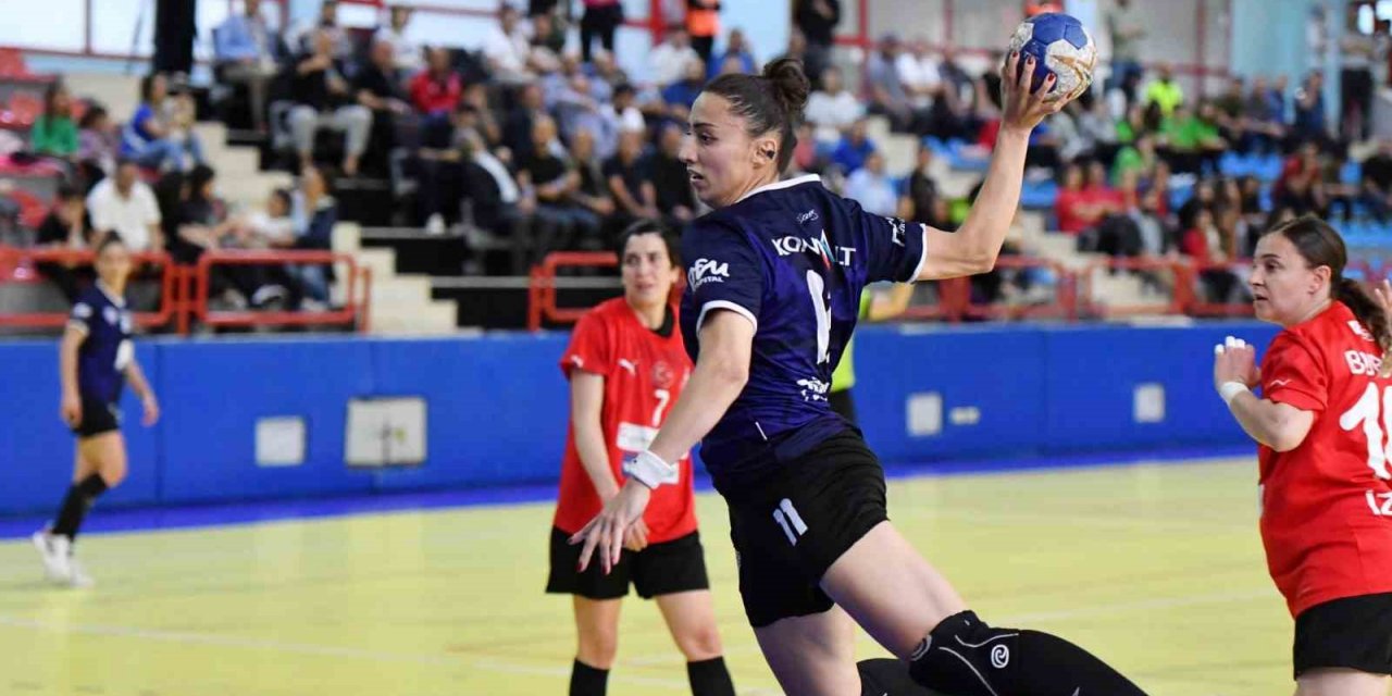 Mavi Kelebekler finalde