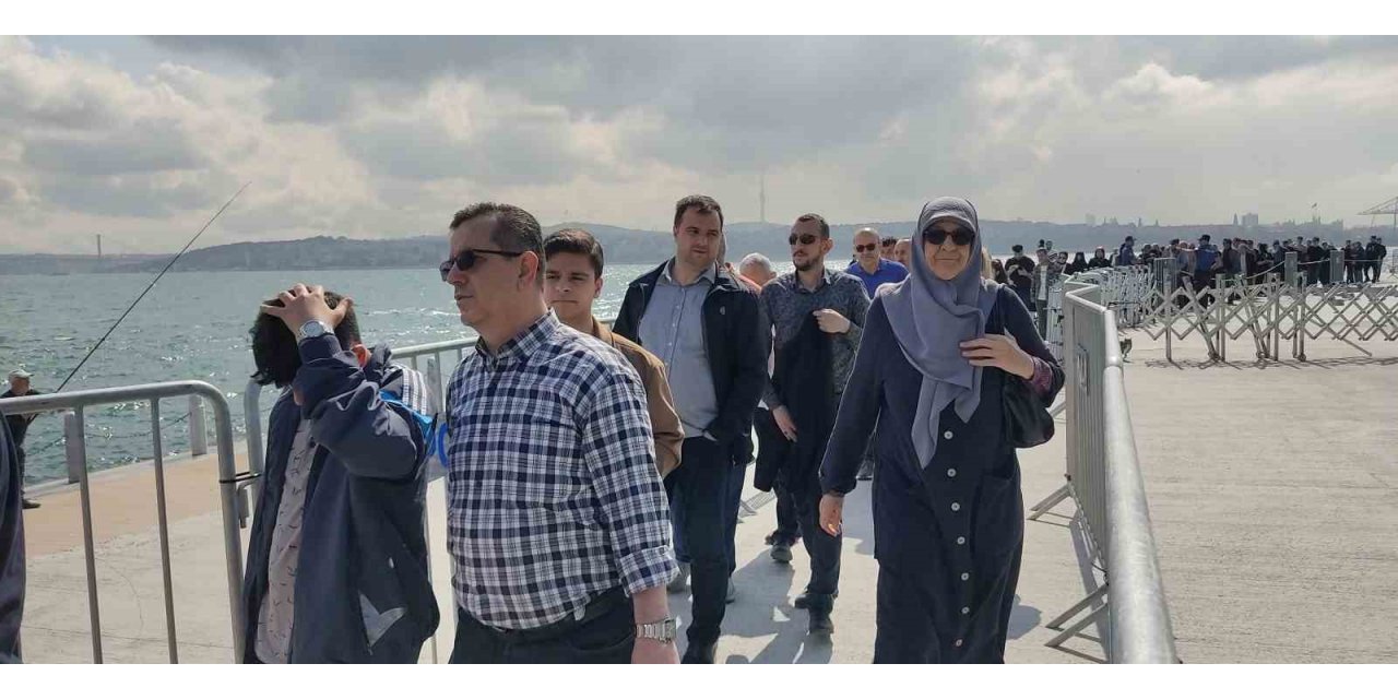 TCG Anadolu Gemisine vatandaşların yoğun ilgisi devam ediyor