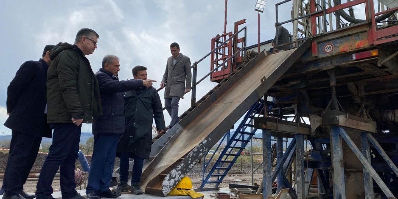 Bigadiç’te 65 derecelik sıcak su bulundu