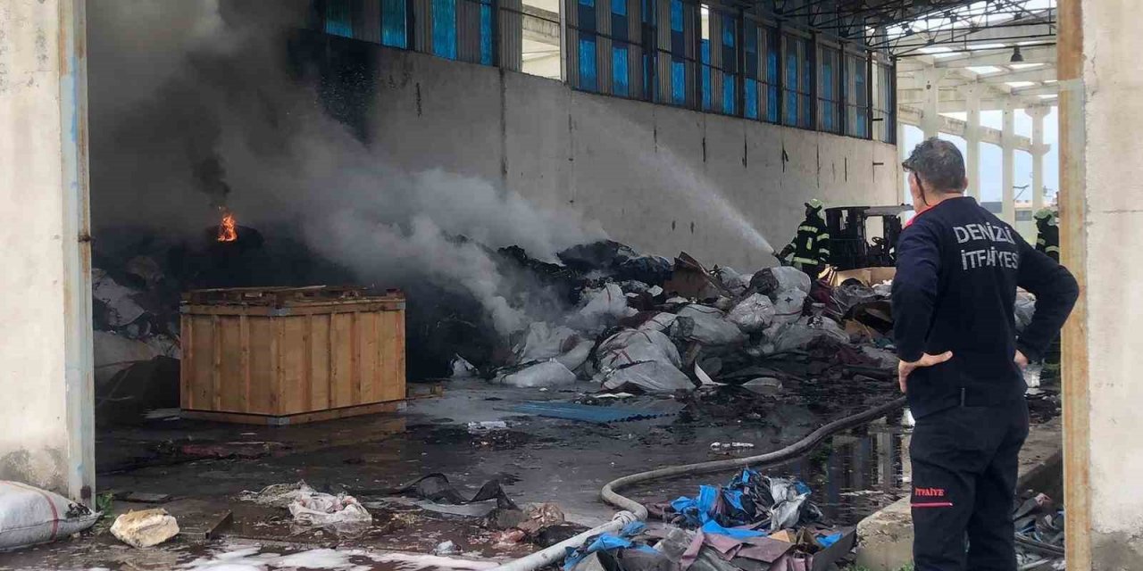 Tadilat yapılan depoda yangın çıktı